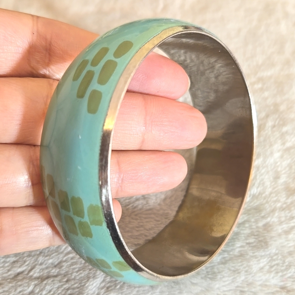 #034 Elegant Silver and Green Bangle - Picture 3 of 3